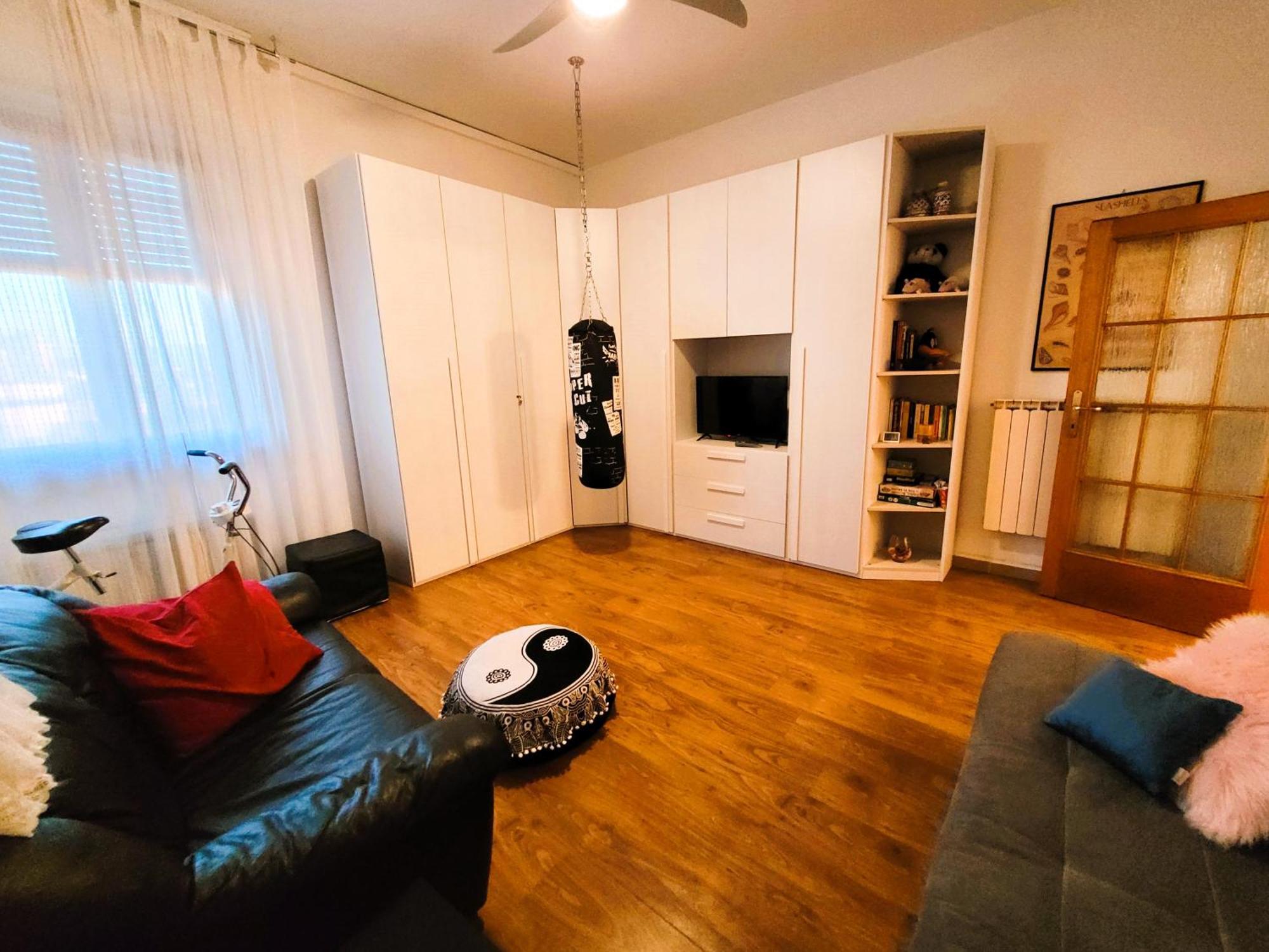 Appartamento Away - Pape's Cozy Apartment, Near Airport - 14 Min From Center-10 Minutes Walk From The Baker Hughes